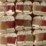 ベーグルの冷凍保存と解凍のコツ｜もちもち食感を保つのアイキャッチ写真