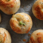 ツヤピカベーグルを作るには？表面がきれいに焼けるコツのアイキャッチ写真