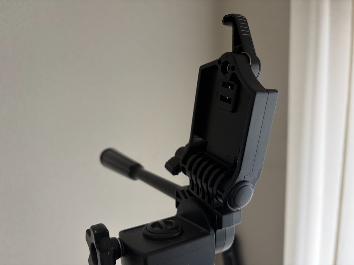 スマホ撮影で使っているスマホホルダー付き三脚